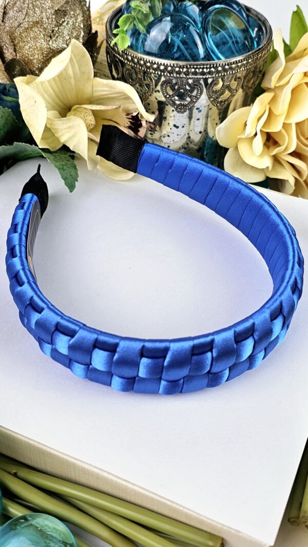 Tiara no tecido cetim na cor azul